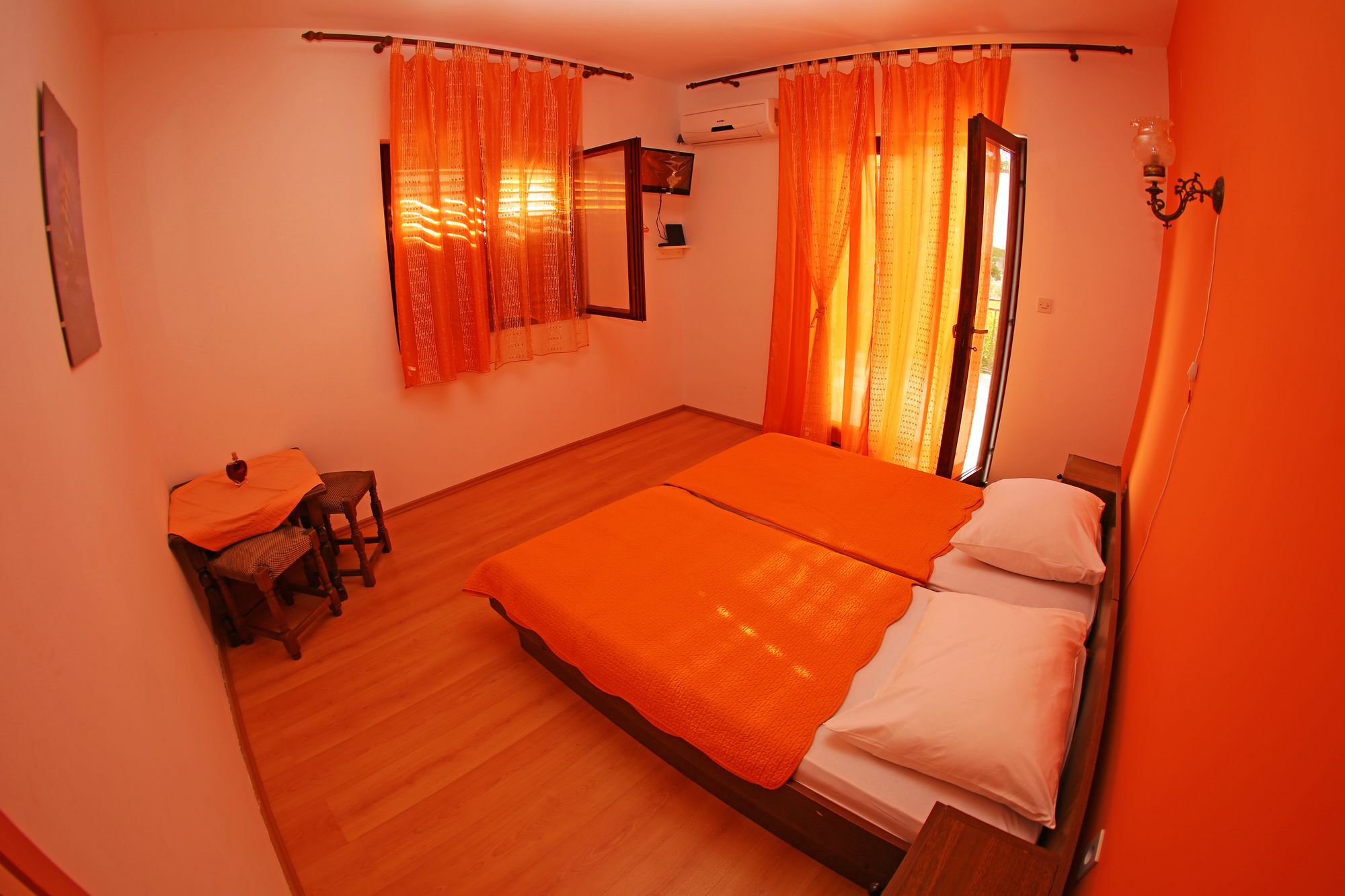 חוואר Apartments And Rooms Zvjezdana מראה חיצוני תמונה